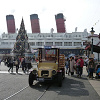 キャステル ディズニーシーをゆったり旅するビッグシティ・ヴィークル！雑学・トリビアと共に車種とコースを紹介！
