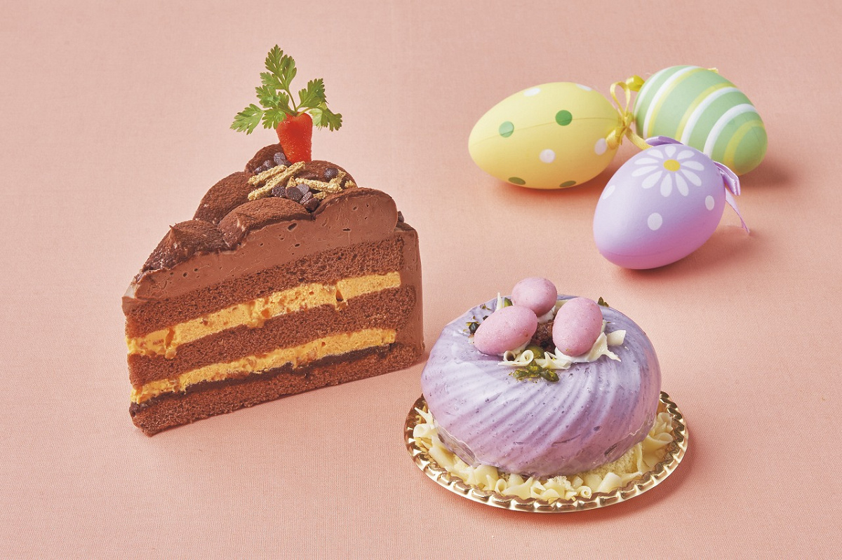 ニンジン畑？！のチョコレートケーキ（左）イースター・エッグ ～ストロベリーアーモンド＆ブルーベリームース～（右）