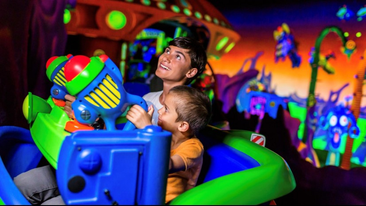 バズ・ライトイヤーのスペースレンジャー・スピン| キャステル