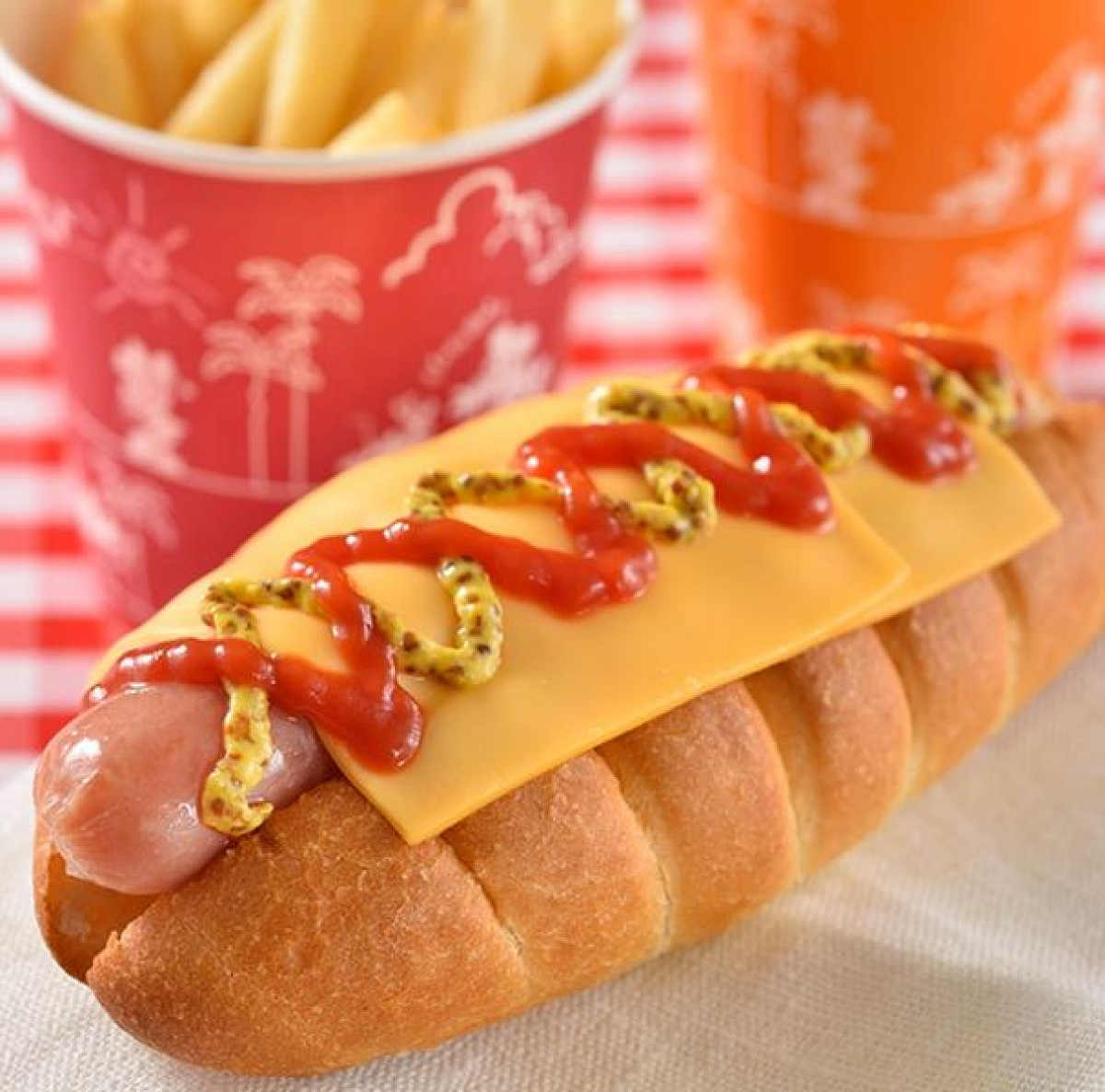 チーズドッグ| キャステル | CASTEL ディズニー情報