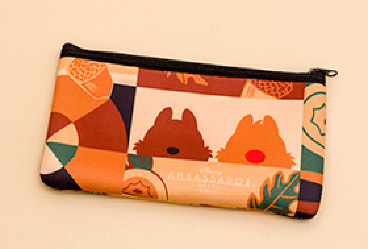 チップとデールルーム宿泊特典：オリジナルポーチ