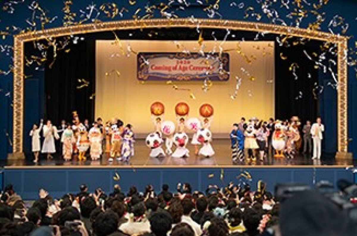 令和元年度にディズニーランドで開催された浦安市成人式の様子