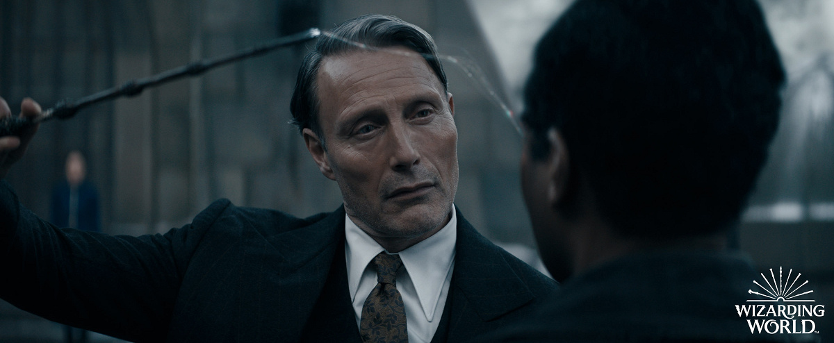 マッツ・ミケルセン演じるグリンデルバルド| キャステル | CASTEL