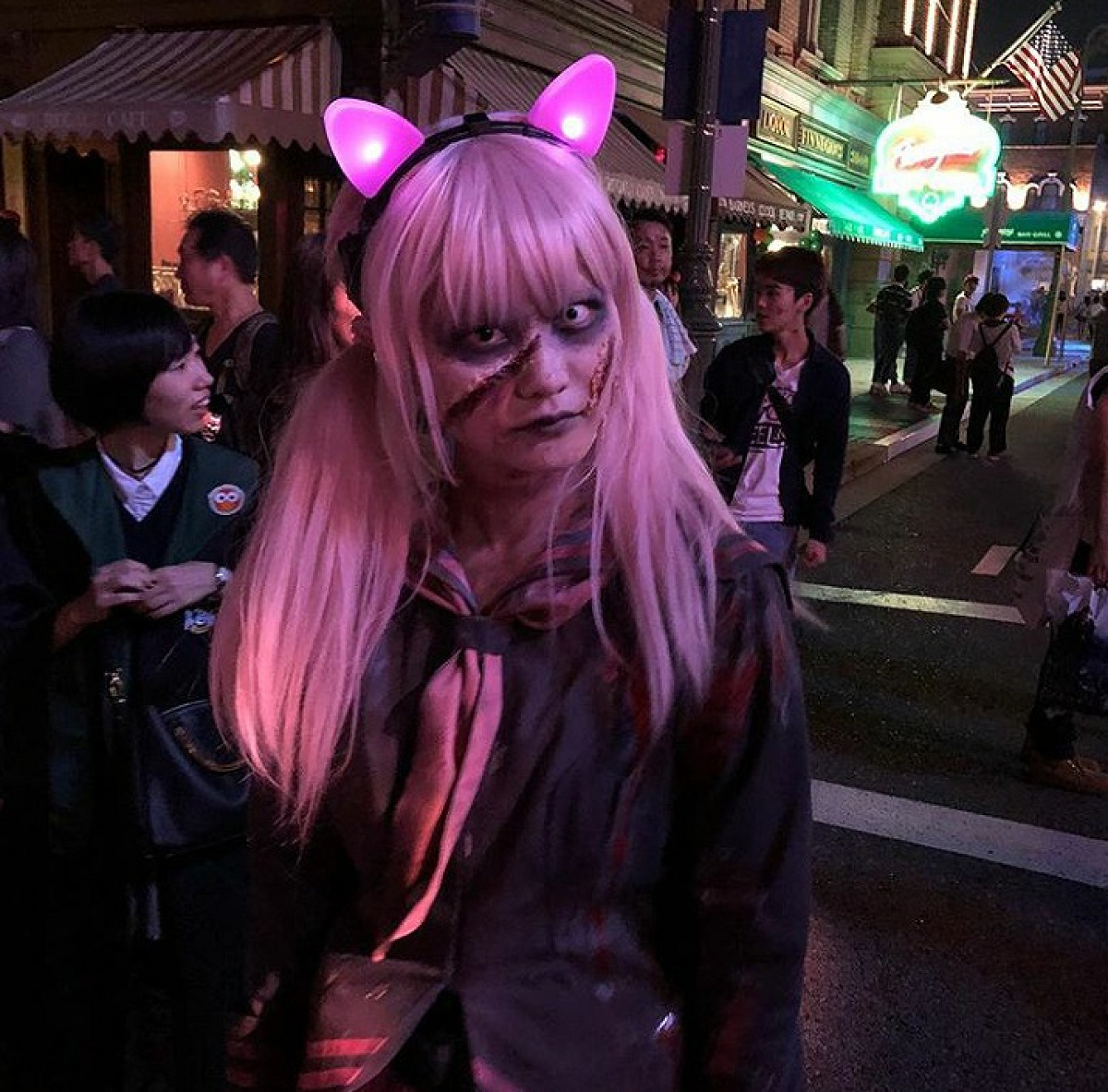 制服姿のアイドルゾンビ／USJ（2018年）| キャステル | CASTEL