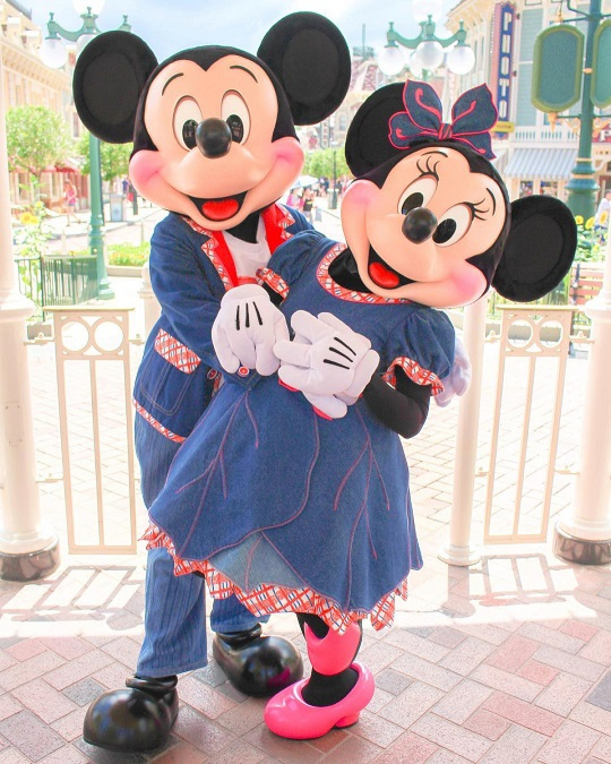 ミッキー＆ミニー 香港ディズニーランドは、| キャステル | CASTEL