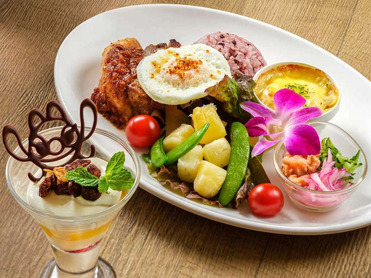 「ミッキーのレインボー・ルアウ」メニュー