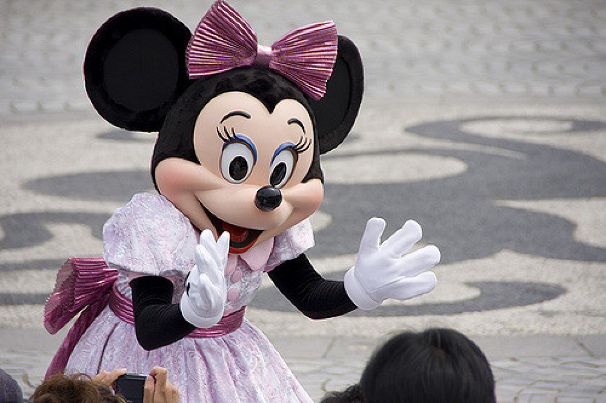 いつもミッキーと仲良しな優しい女の子ミニーマウス| キャステル