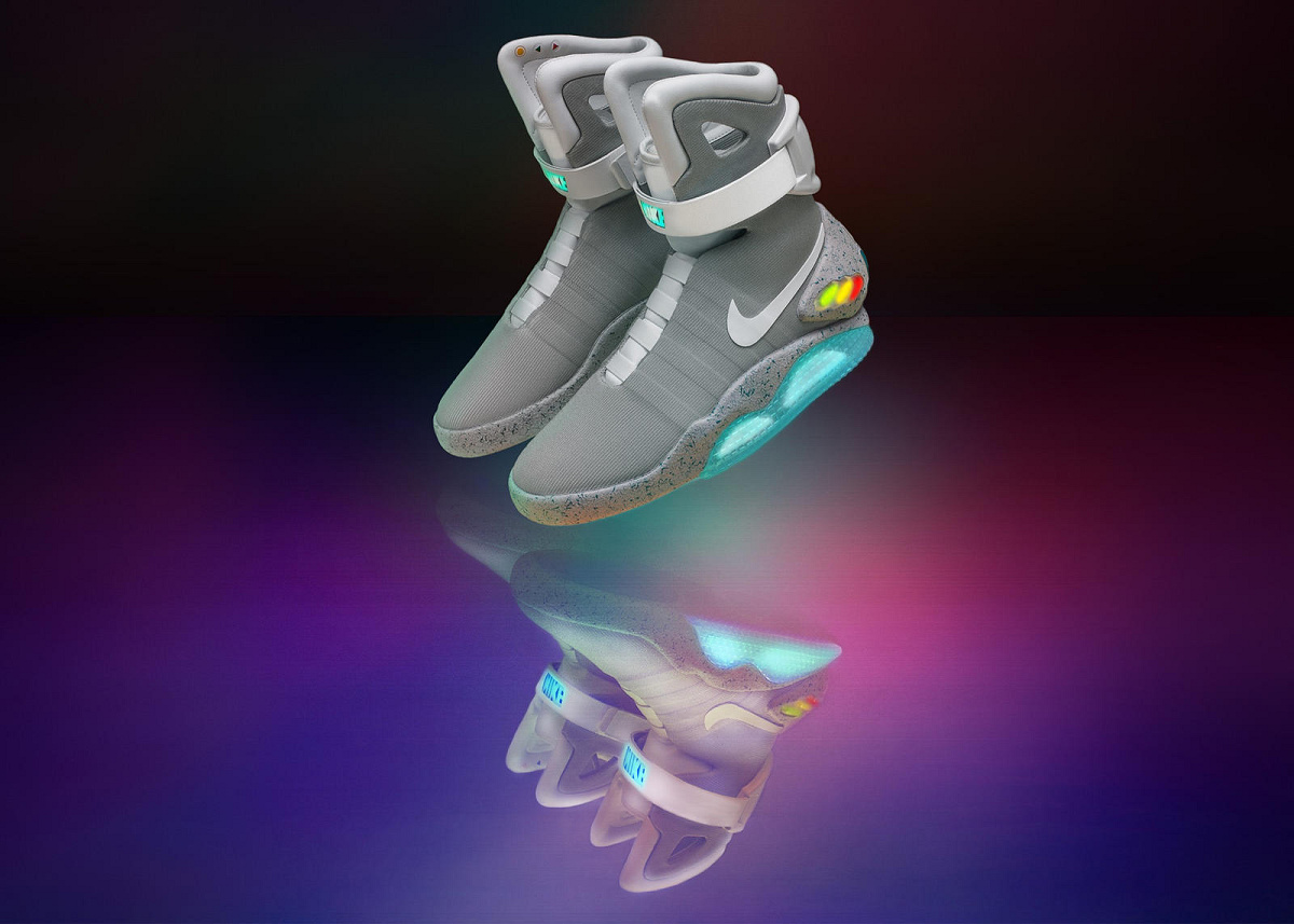 未来を感じさせるデザインの「Nike MAG」