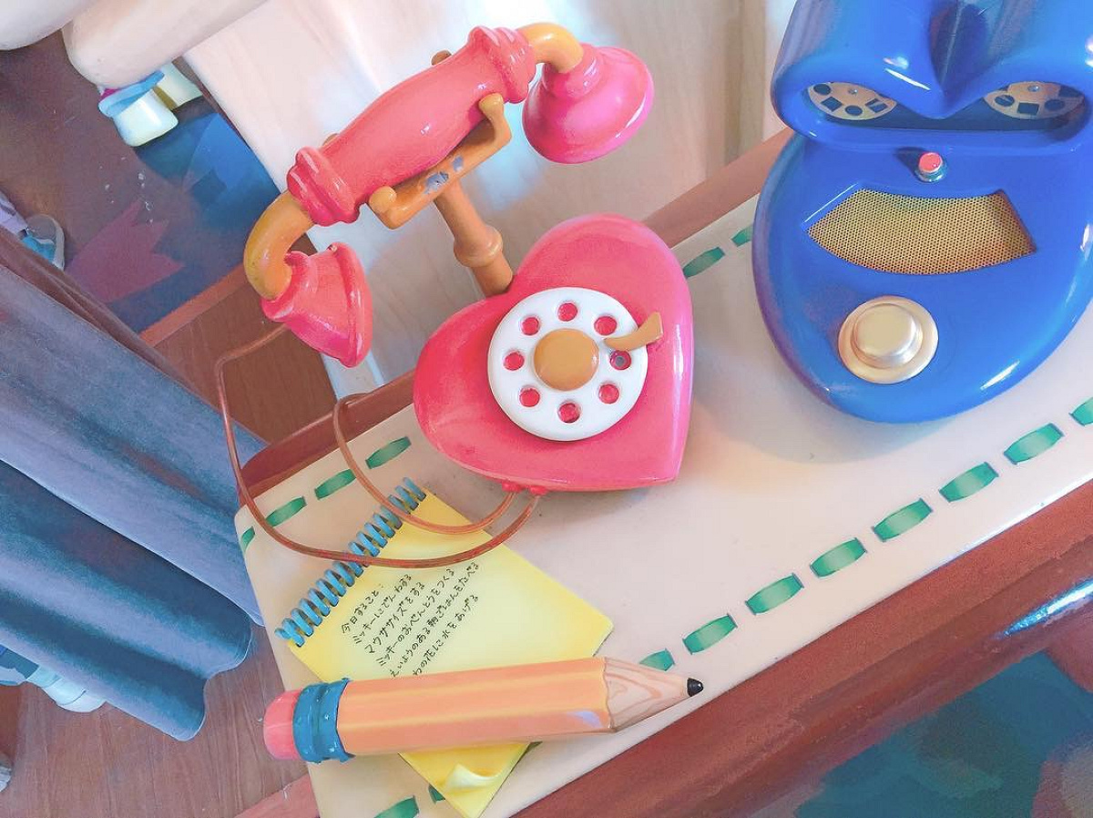 ミニーの家の中の電話| キャステル | CASTEL ディズニー情報