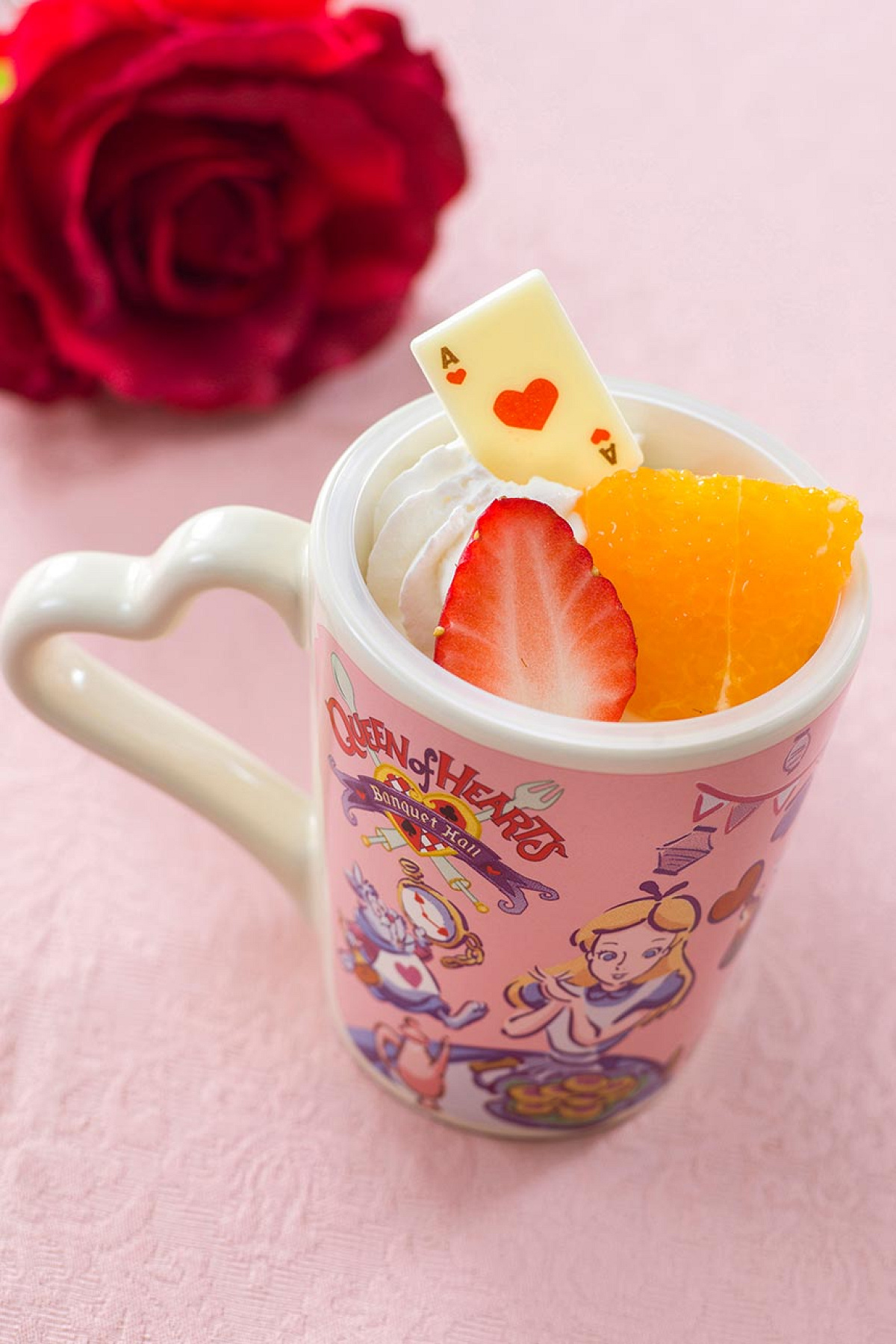 不思議の国のアリス」デザインのスーベニアカップ| キャステル