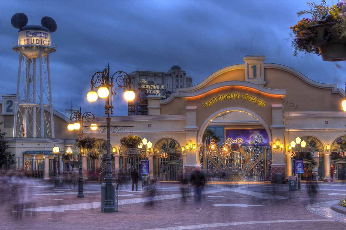 ウォルト・ディズニー・スタジオ・パーク エントランス| キャステル