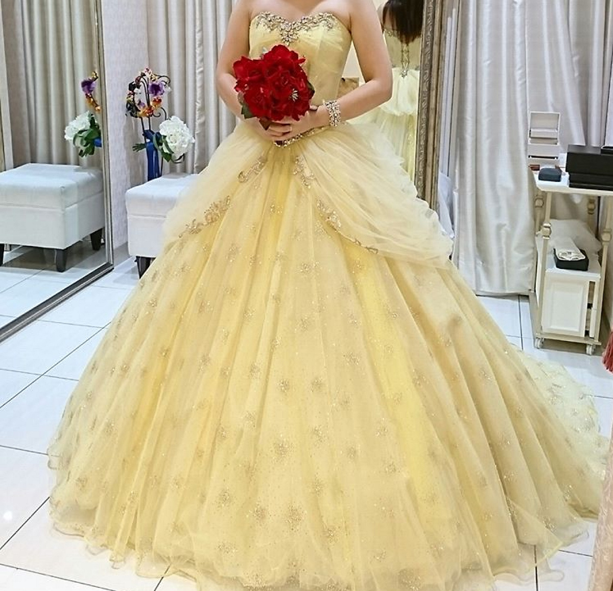 ベルのようなウェディングドレス| キャステル | CASTEL ディズニー情報