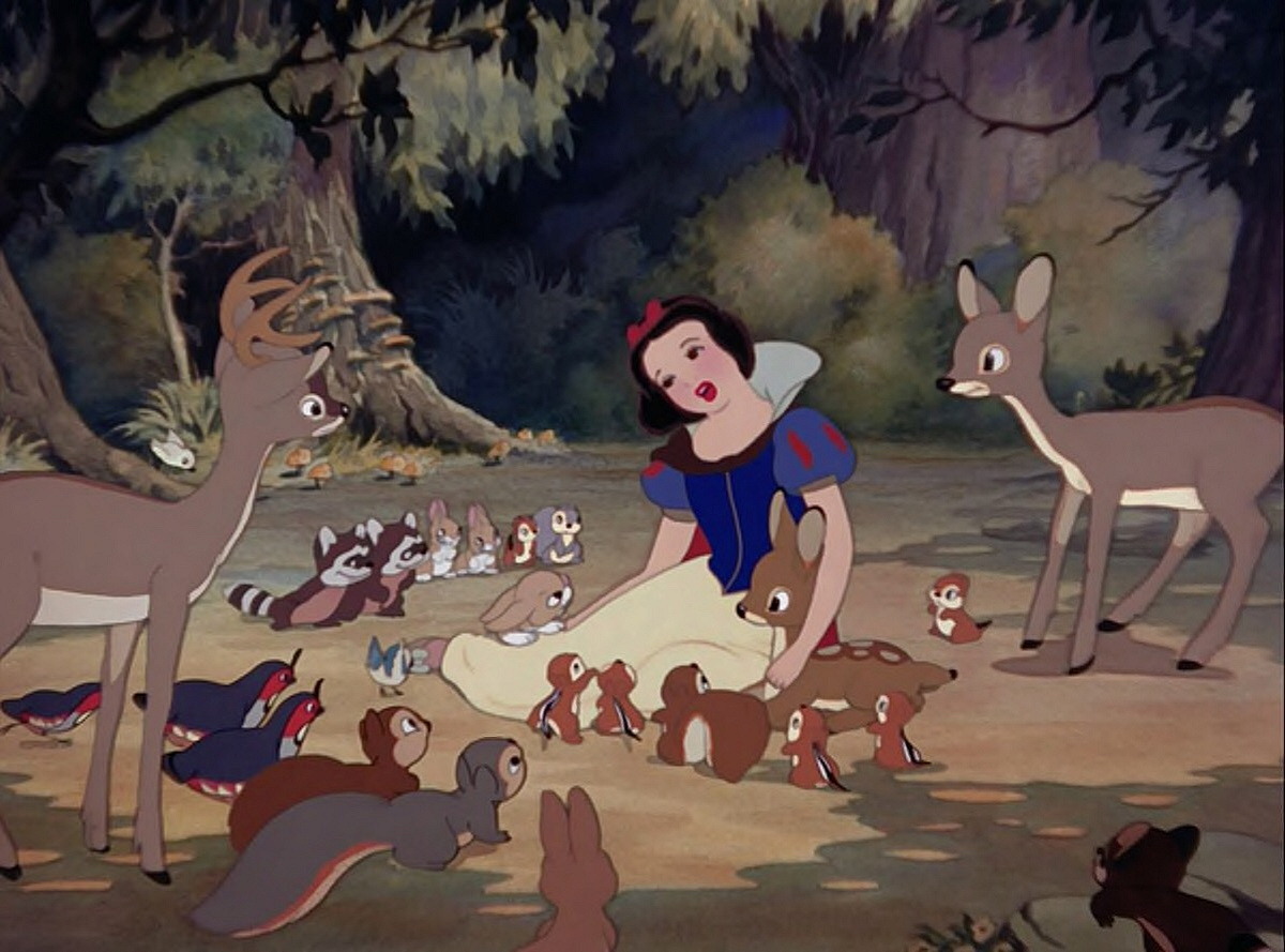森の中で泣き崩れていた白雪姫に、最初に近付いてきた動物はどっち？