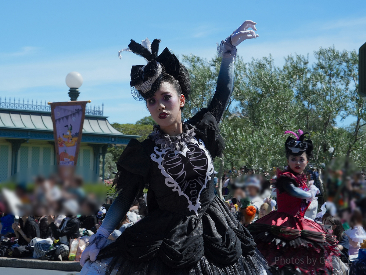 スプーキーBoo パレード ダンサー 衣装 仮装 ディズニー Dハロ ハロウィン スプーキー”Boo!”パレードのダンサー（2023年撮影）| キャステル