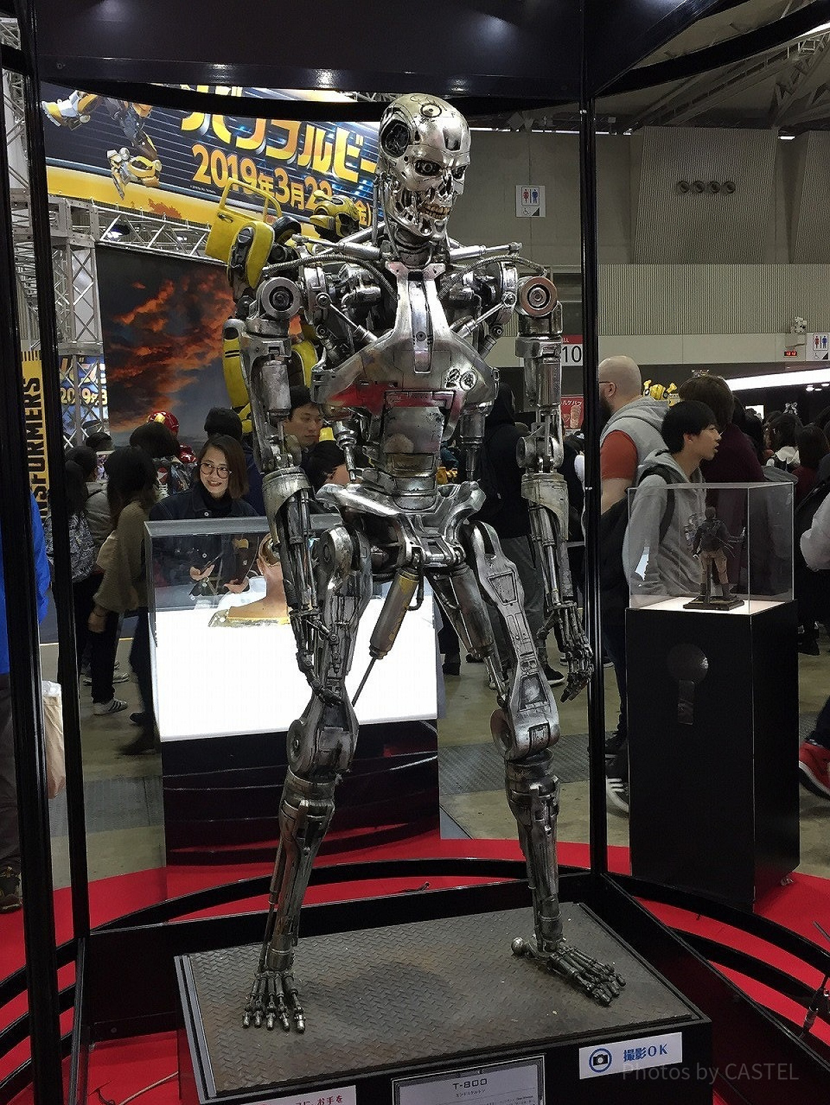 ターミネーターに登場するT-800の実物大フィギュア| キャステル