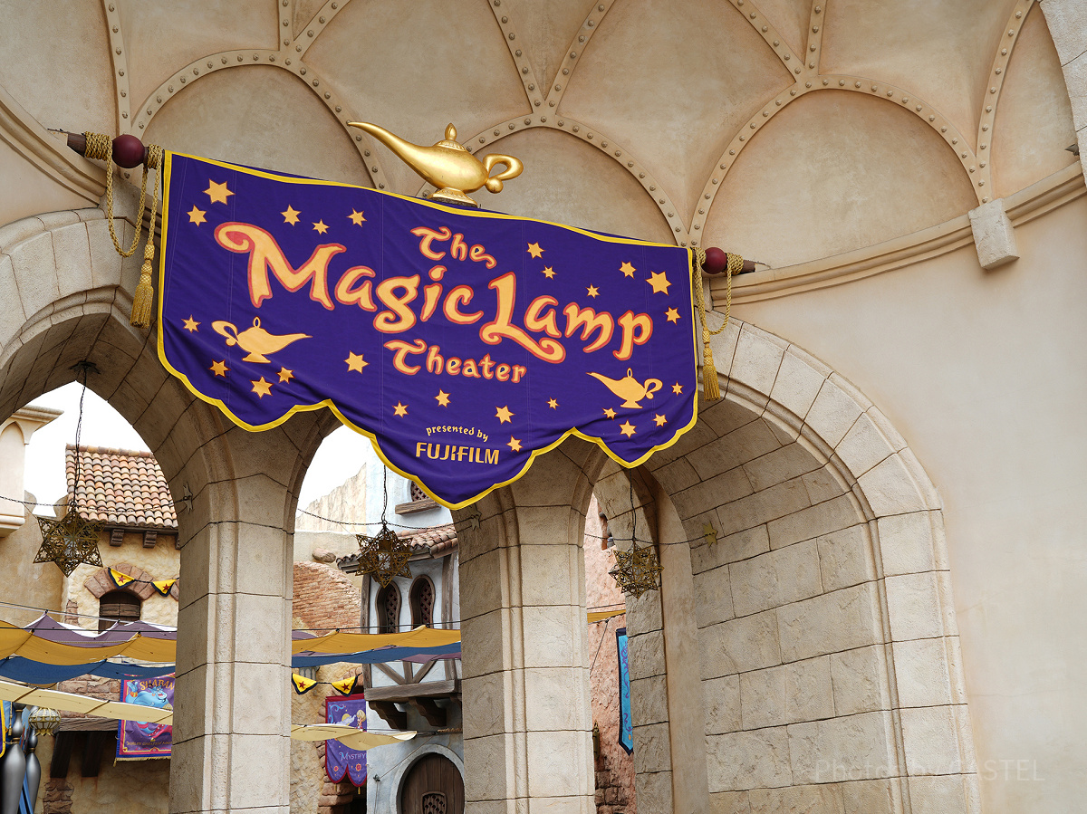 マジックもジーニーのキャラクターも楽しめるショー