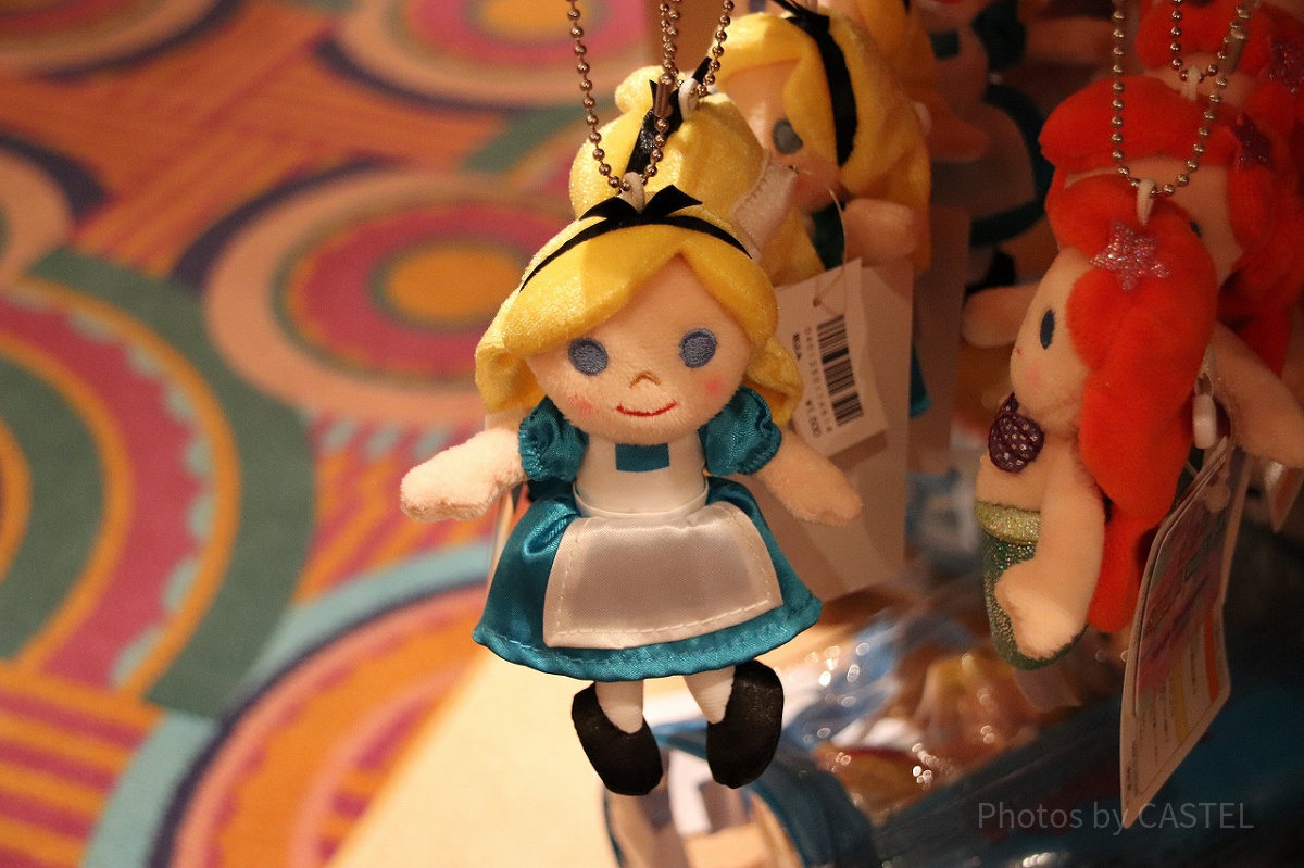 アリスぬいぐるみバッジ| キャステル | CASTEL ディズニー情報