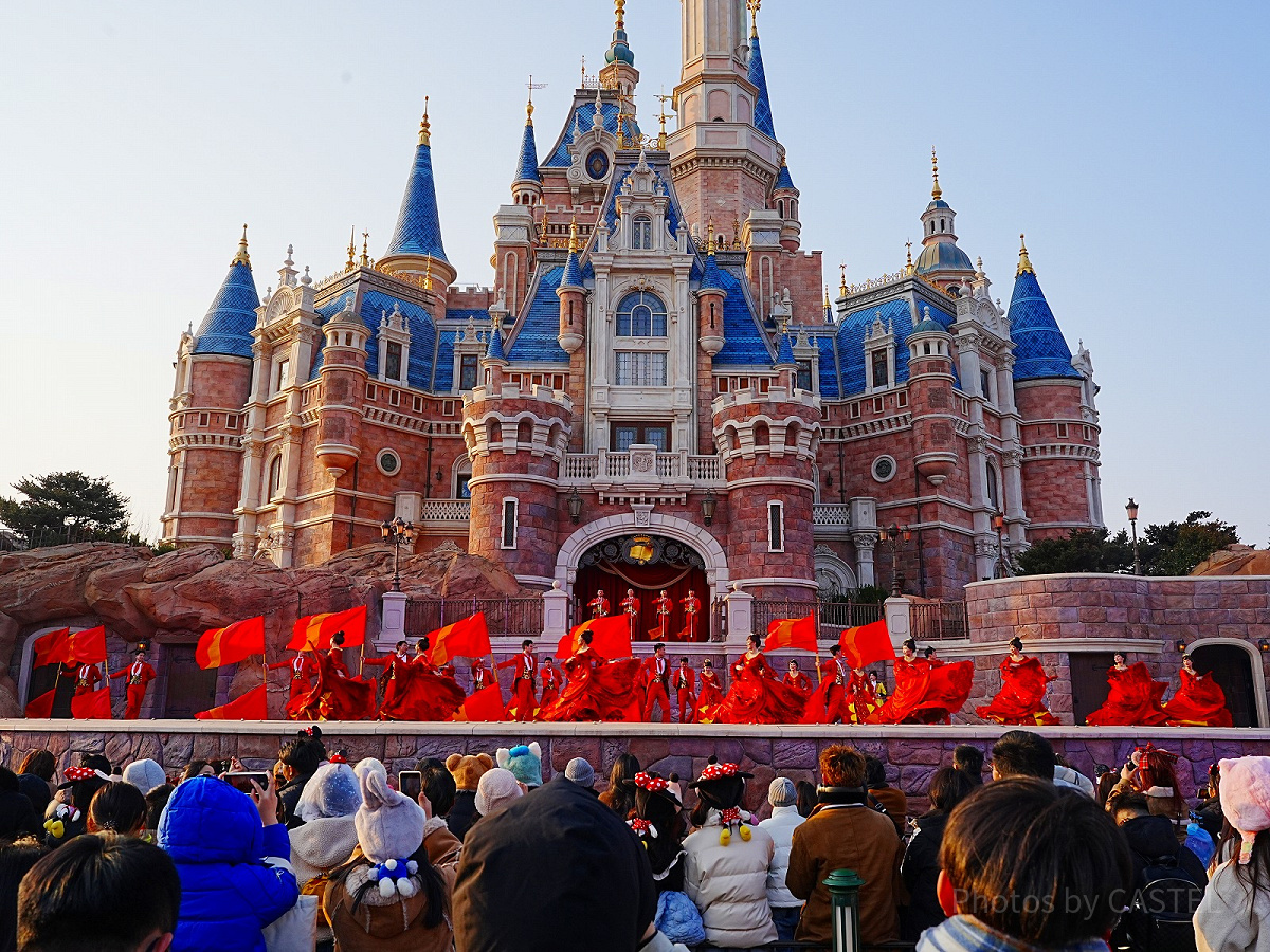 ゴールデン・フェアリーテイル・ファンファーレ：オープニング衣装が派手です。曲も中国風な曲で国の特色があらわれています。