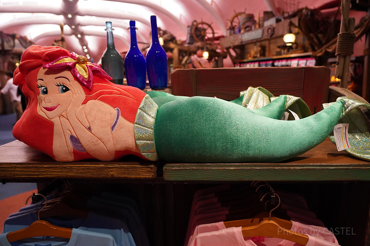 【美品】ディズニーリゾート　シー限定　アリエル抱き枕　ぬいぐるみ　クッション リトルマーメイド アリエル 抱き枕ディズニーシー限定 アリエルの