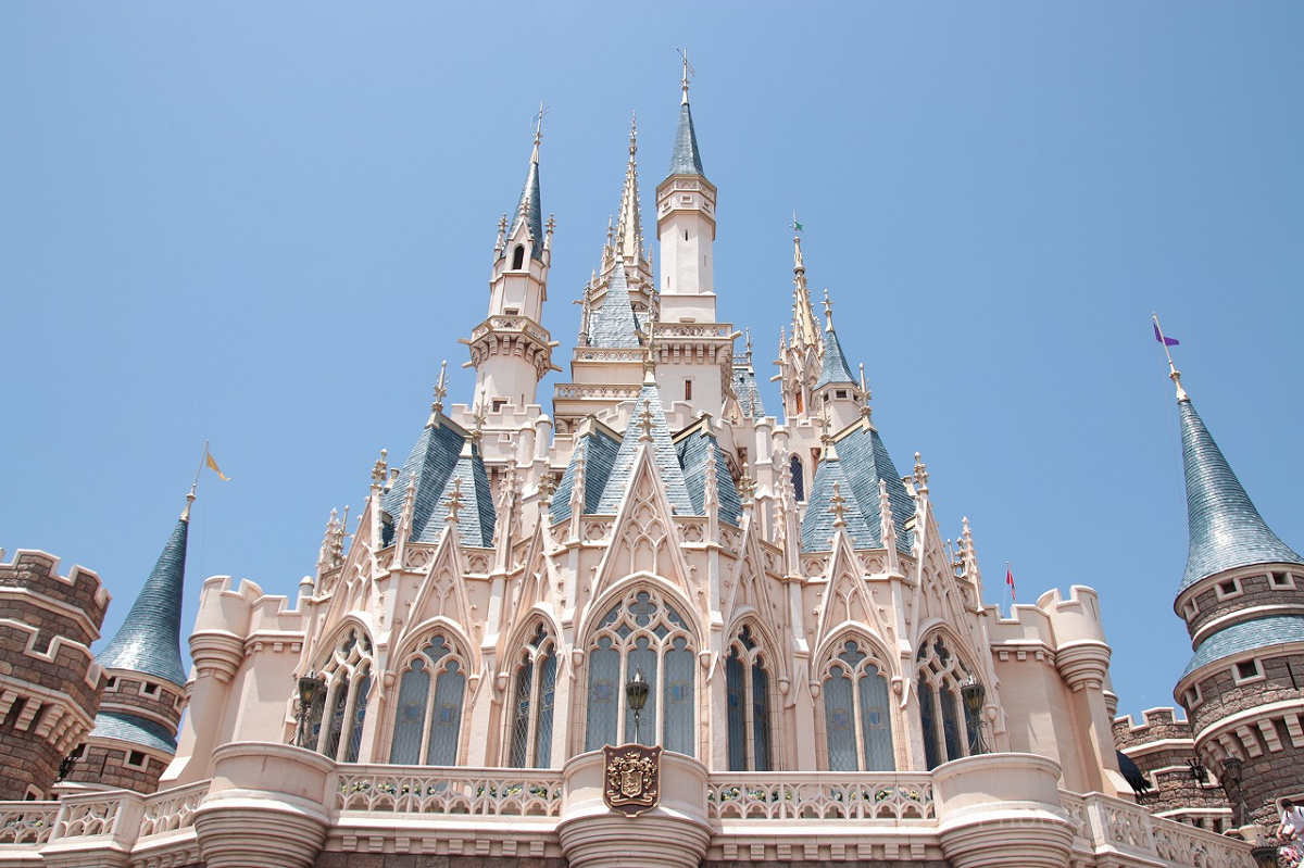 シンデレラ城の裏側| キャステル | CASTEL ディズニー情報