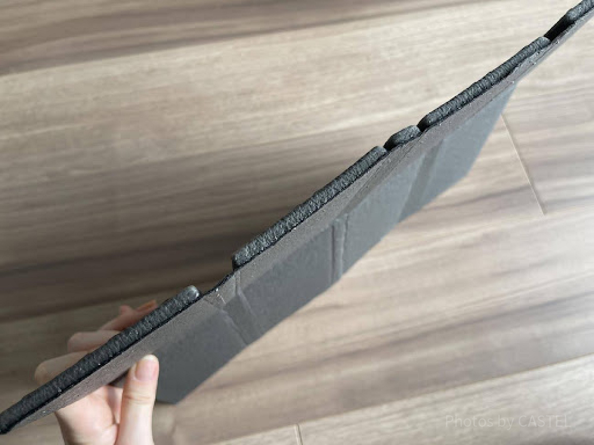 黒のポータブルクッションの厚み