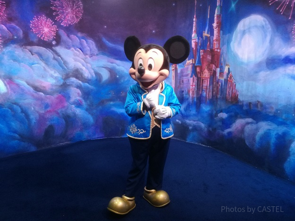 上海ディズニーランドのミッキーマウスとのキャラクターグリーティング