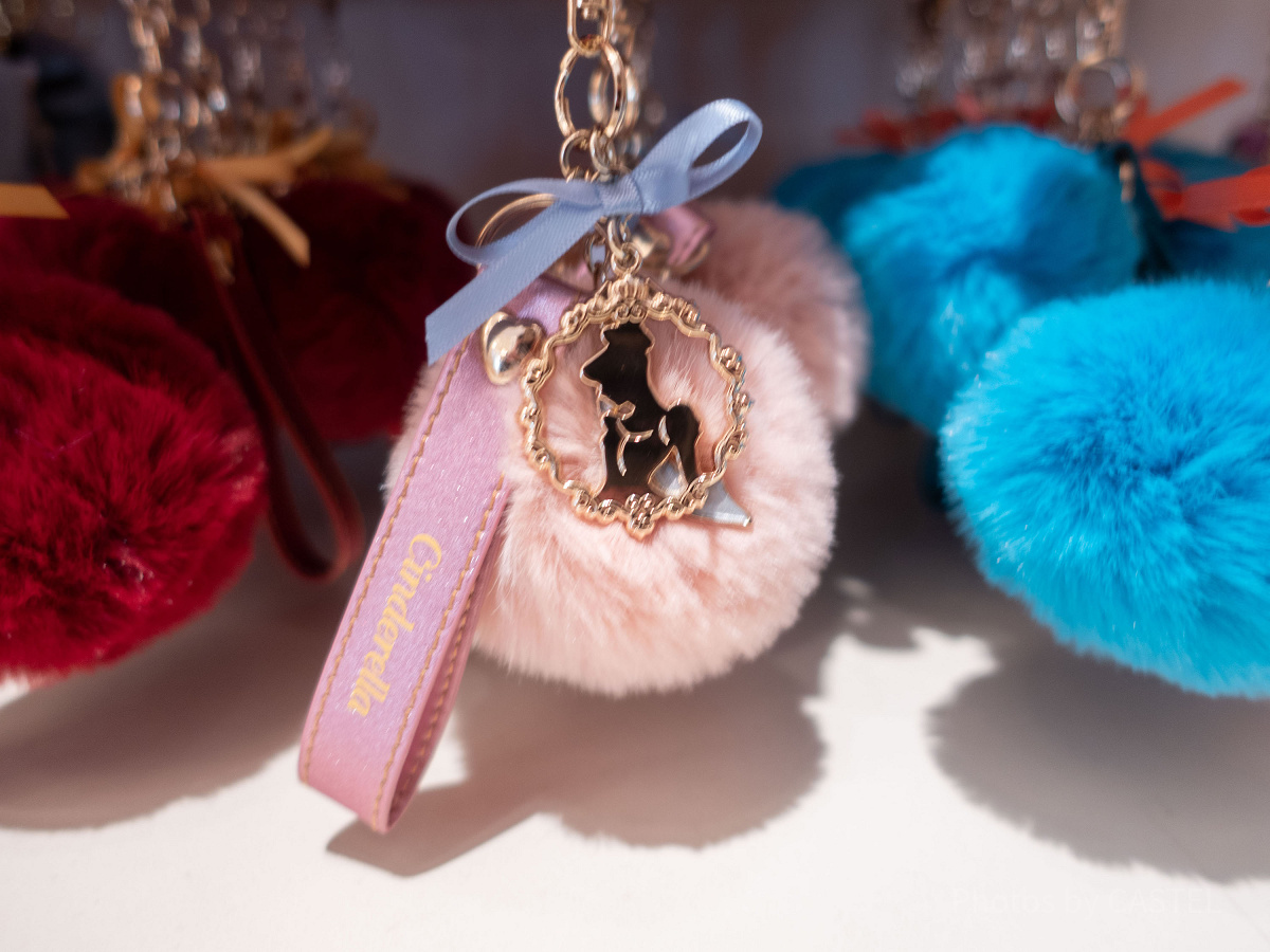 シンデレラポンポンキーホルダー| キャステル | CASTEL ディズニー情報