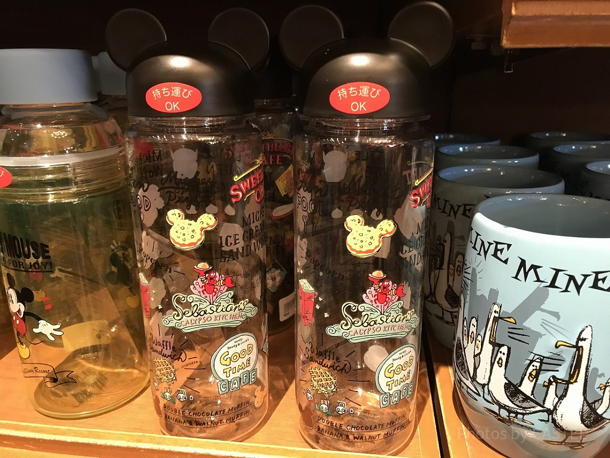 東京ディズニーリゾートのレストランやパークフードがデザインされたクリアボトル