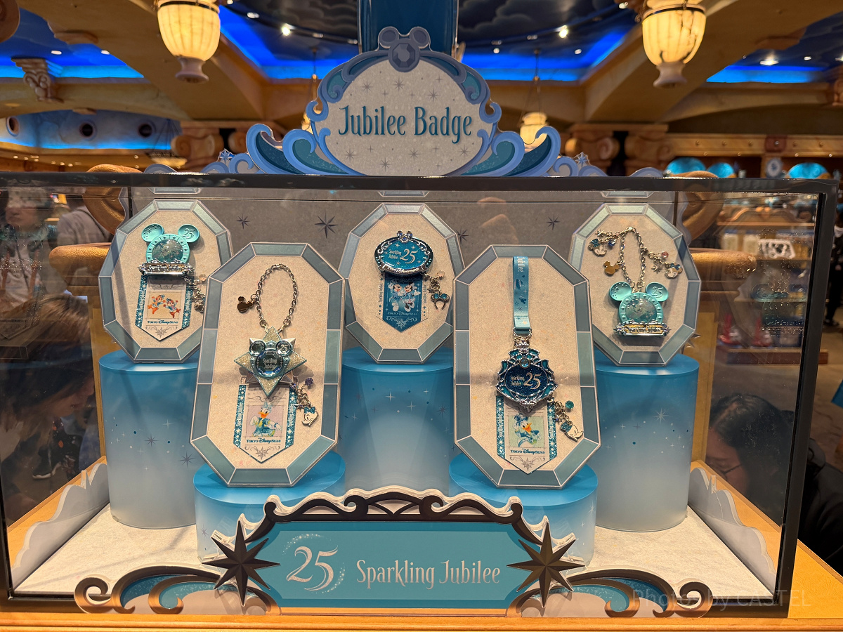 ディズニーシー25周年グッズ「ジュビリーバッジ」| キャステル