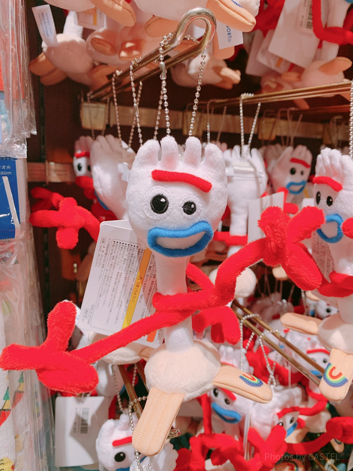 フォーキーぬいぐるみバッジ| キャステル | CASTEL ディズニー情報