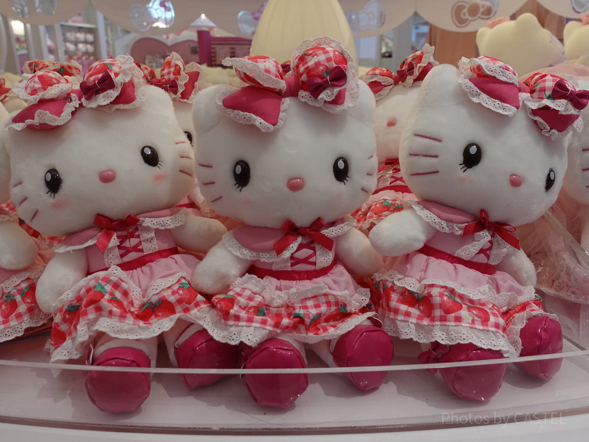 ハローキティのぬいぐるみ（イチゴドレス）| キャステル | CASTEL