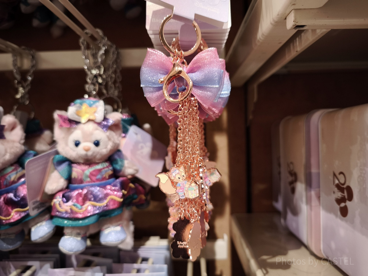 香港ディズニー20周年「ダッフィー＆フレンズ・グランドセレブレーショングッズ」：バッグ用キーチェーン