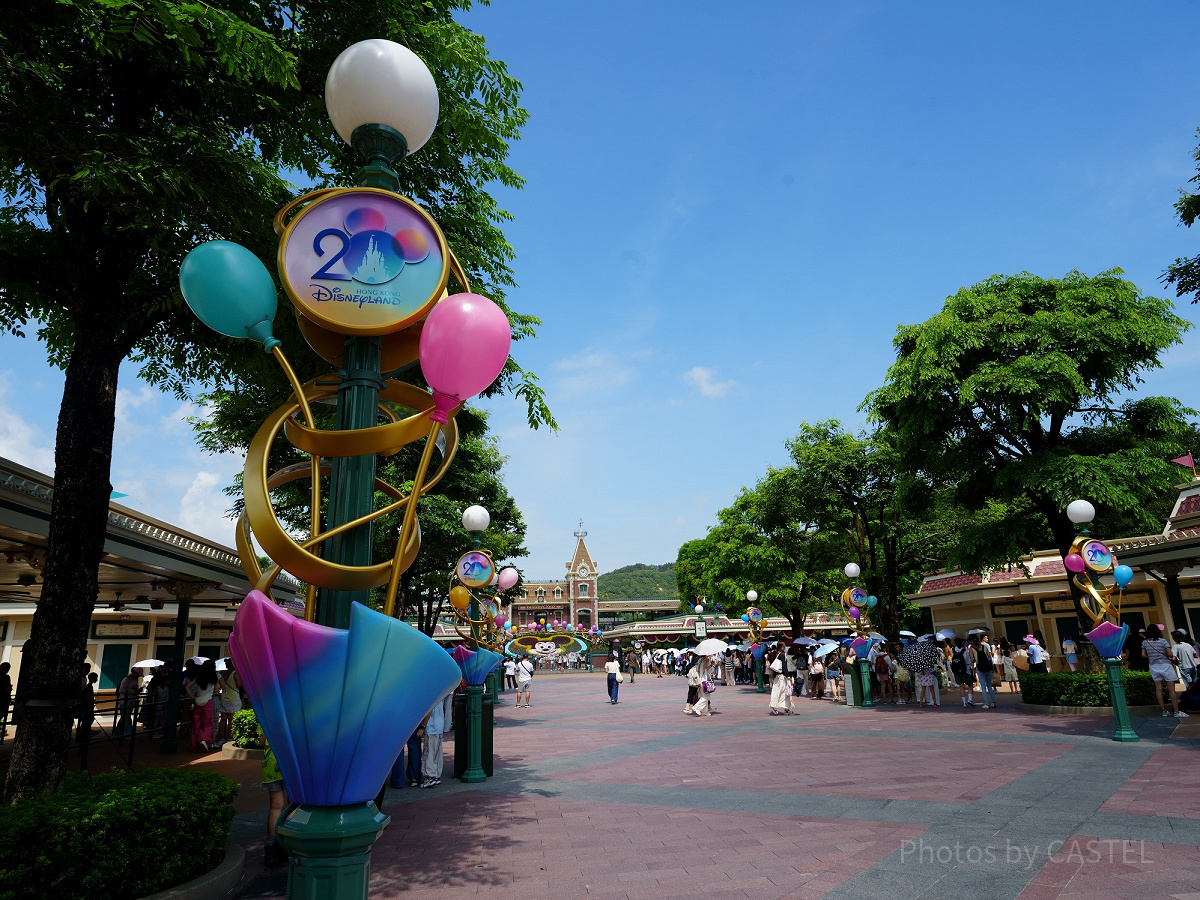 香港ディズニー20周年：エントランスの装飾