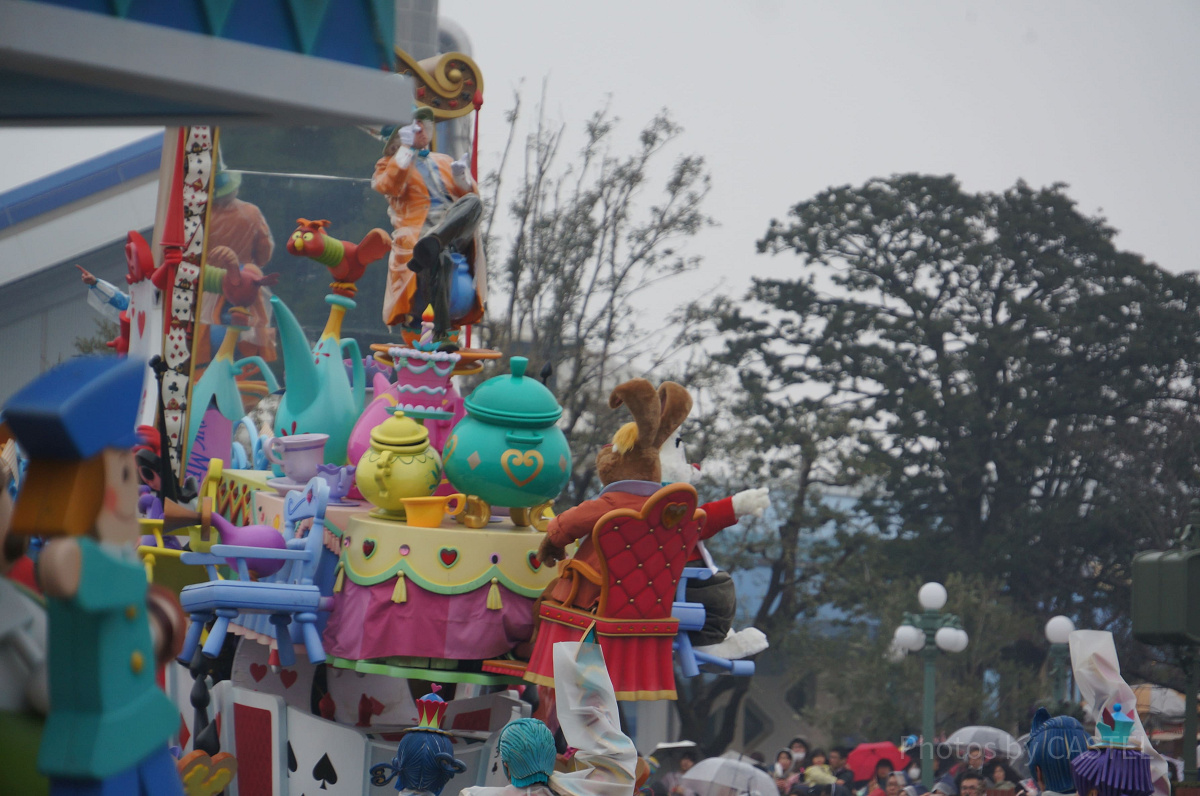 アトラクションのアリスのティーパーティーは誕生日に乗ると何かが