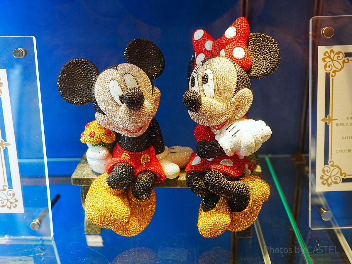 ミッキーとミニーのフィギュア