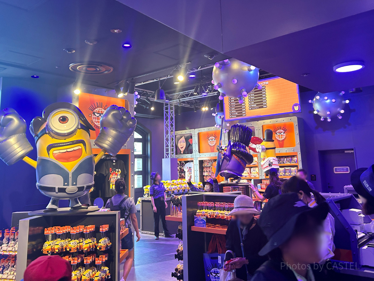 ミニオンパークの新しいグッズショップ「イーブル・スタッフ」