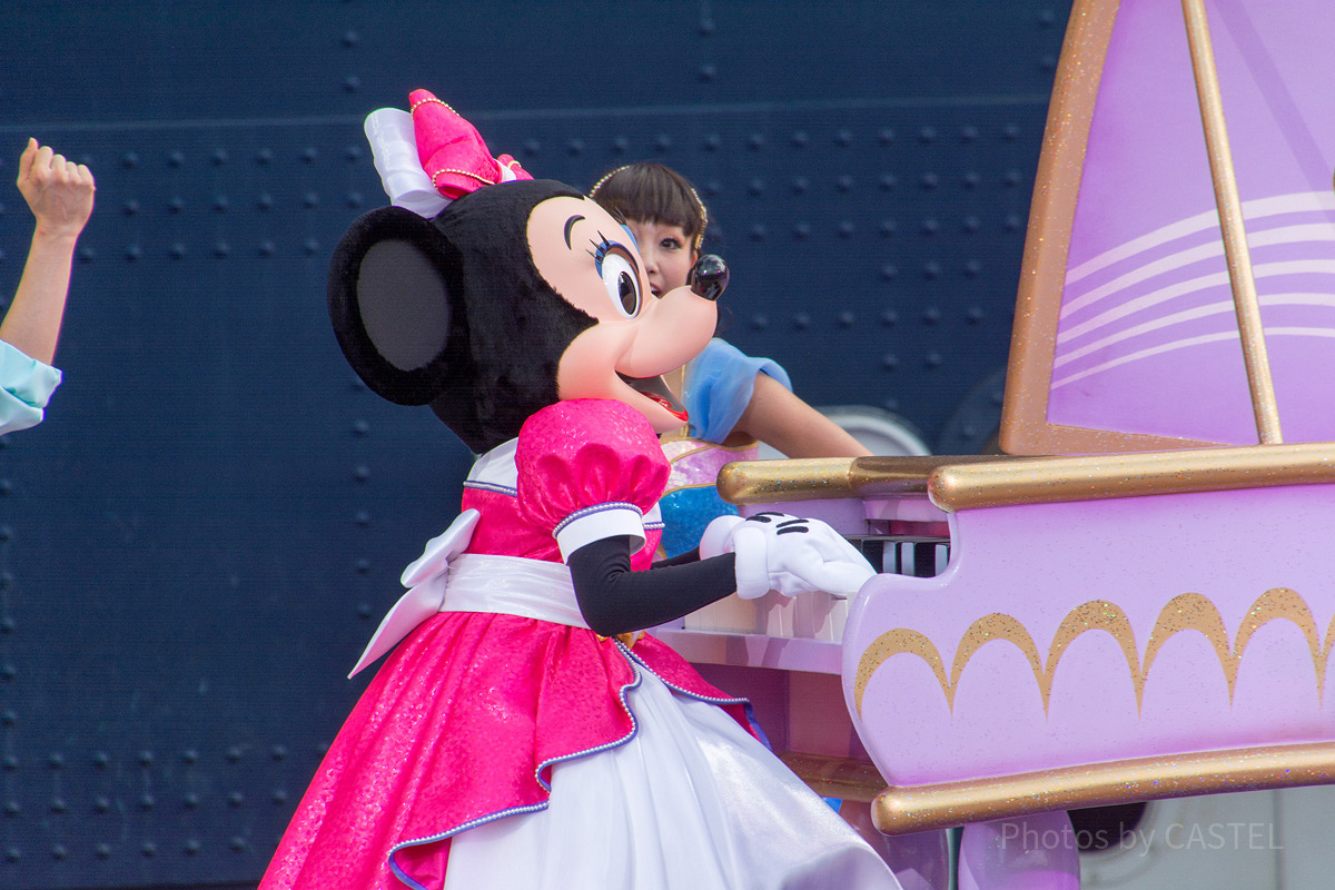 ピアノを演奏するミニー| キャステル | CASTEL ディズニー情報