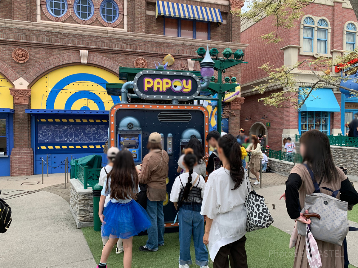 ガチャガチャの場所は「デリシャス・ミー！ザ・クッキー・キッチン」の目の前