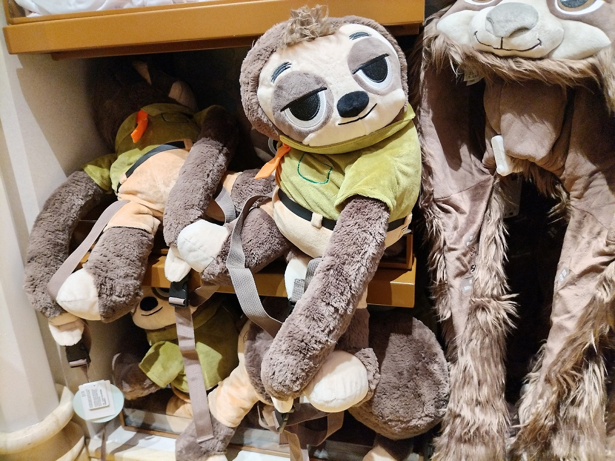 上海ディズニーズートピアグッズ：フラッシュのぬいぐるみリュック