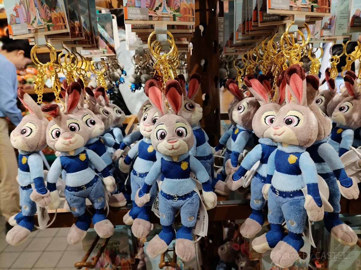 上海ディズニー　2026 イースター　ズートピア　ぬいぐるみキーチェーン 上海ディズニーズートピアグッズ：ジュディの警官ぬいぐるみキー