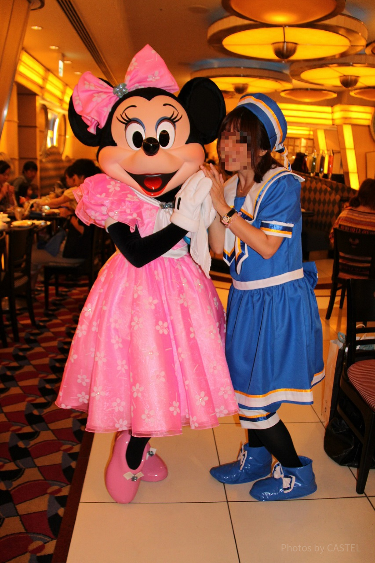 アンバサダーホテルのレストラン、シェフミッキーでミニーちゃんと撮影