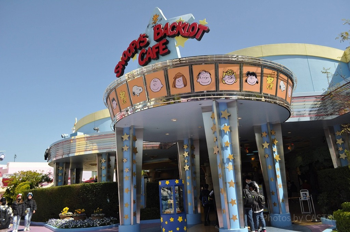 スヌーピー・バックロット・カフェ