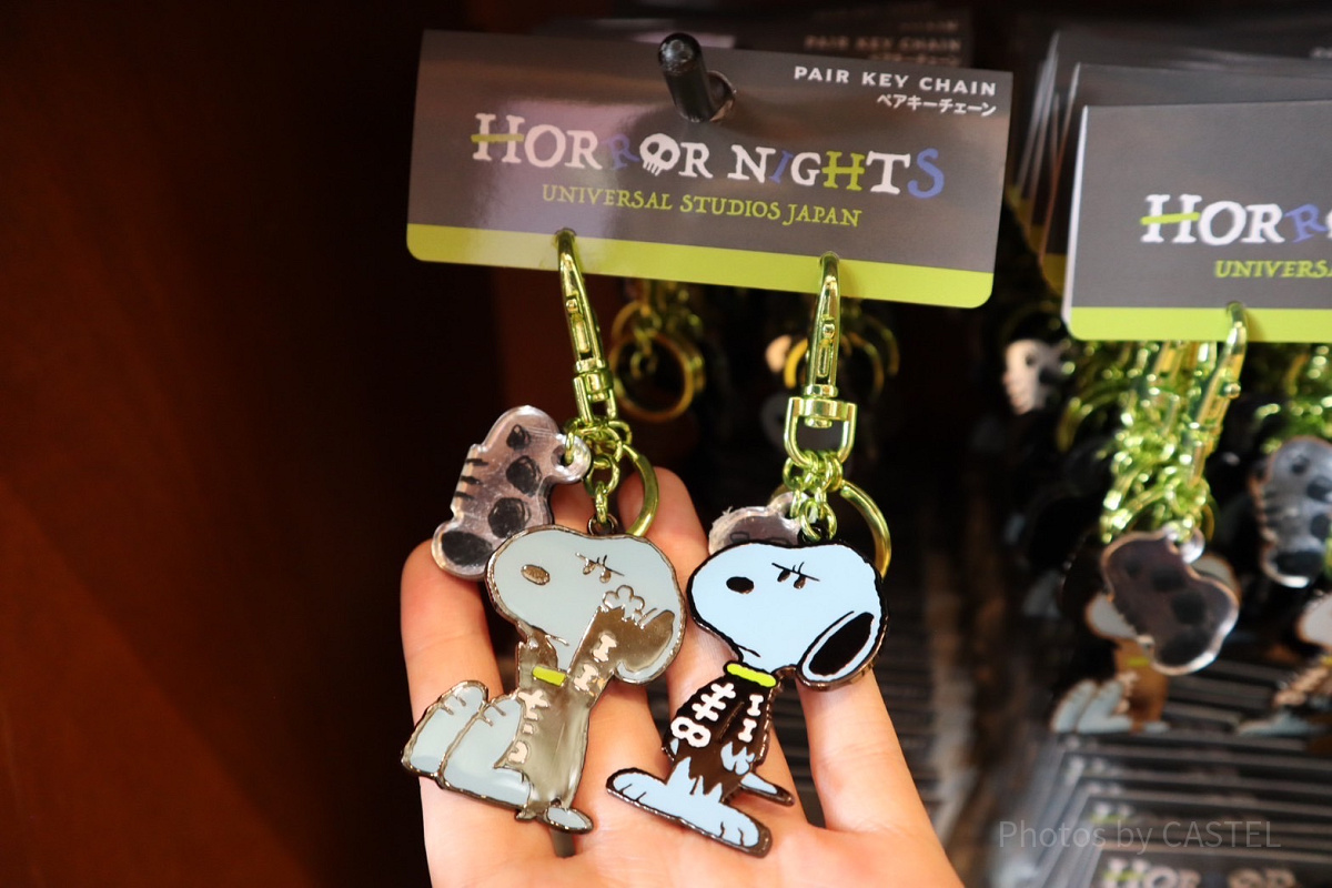 USJハロウィン/スカルスヌーピーペアキーチェーン| キャステル