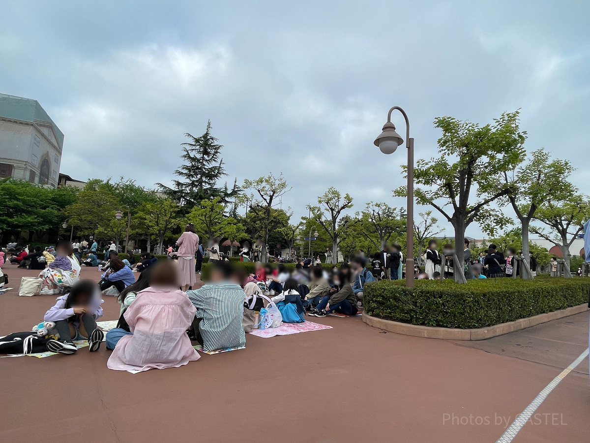 ディズニーシーの開園待ちの様子