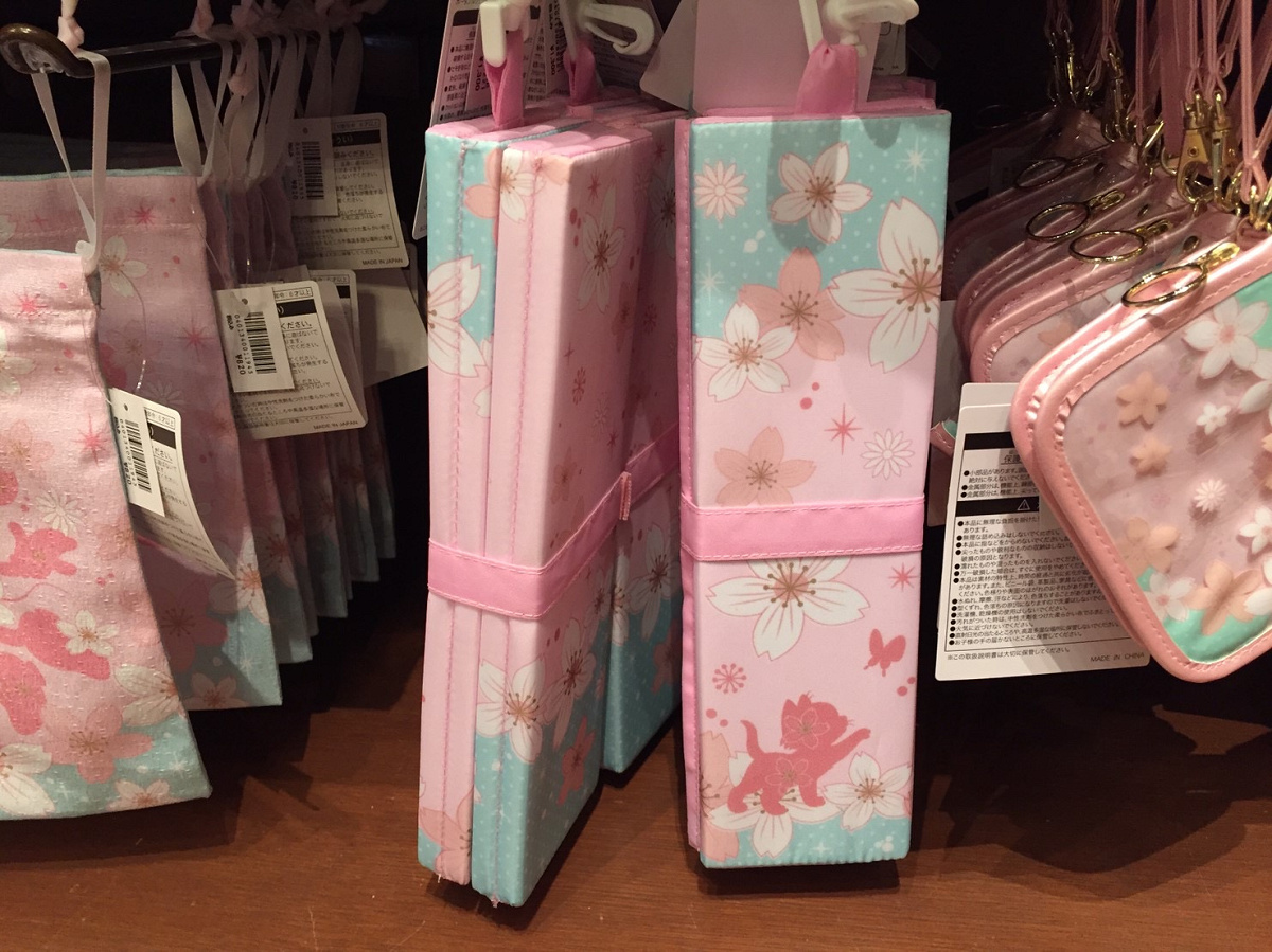 ポータブルクッション キャステル Castel ディズニー情報