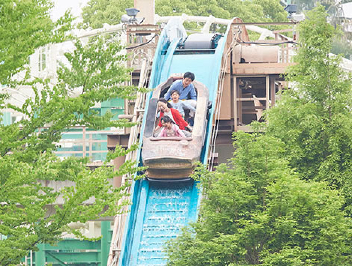 急流すべり バッシュ キャステル Castel ディズニー情報