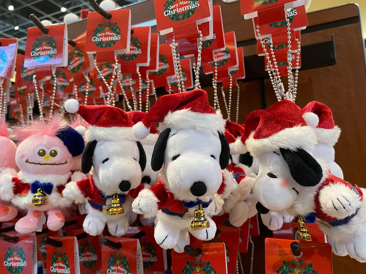 スヌーピーのぬいぐるみキーチェーン クリスマス Usjクリスマスグッズ22 キャステル Castel ディズニー情報