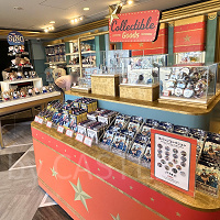 【USJ】イルミネーション・シアター・ストアはどんなお店？シンググッズのお店ではなくなった？取り扱いを紹介