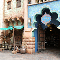 ディズニーリゾートのアラジングッズ全30種まとめ！パークで購入できるジーニーやジャスミンのグッズも！