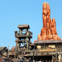 【ディズニー】ファーストライドとは?シールのもらい方まとめ!身長制限についても!